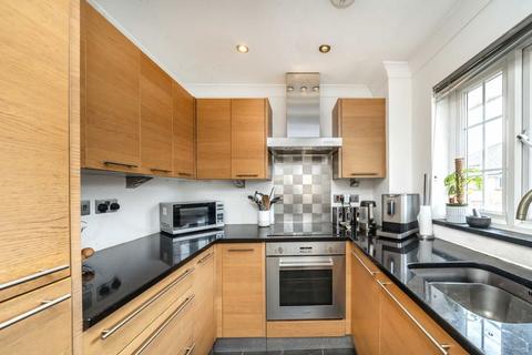 2 bedroom flat for sale, Sigrist Square, Kingston Upon Thames KT2