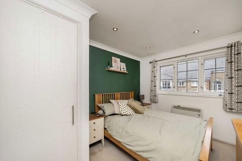2 bedroom flat for sale, Sigrist Square, Kingston Upon Thames KT2