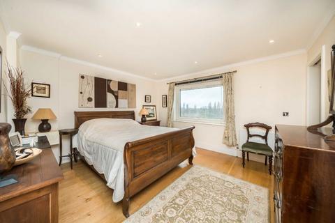 undefined, Wadbrook Street, Kingston Upon Thames KT1