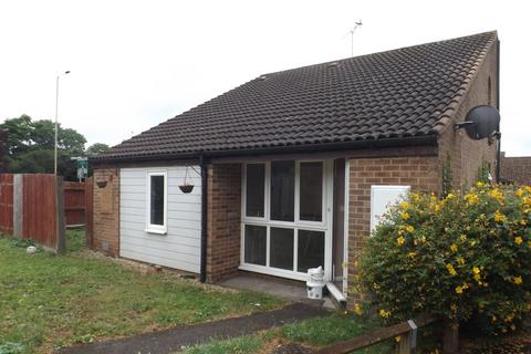 2 bedroom house to rent, Tithing Close, Thetford, IP24 2LU
