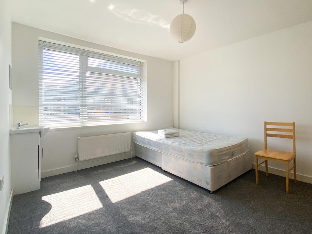 Bright, tidy single bedroom with a large window...