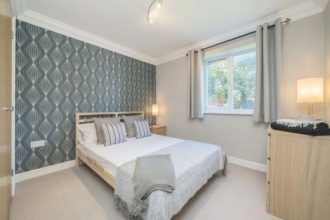 2 bedroom flat for sale, Devonshire Street, London W4