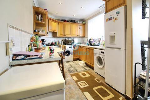 3 bedroom terraced house to rent, DODDSFIELD ROAD, BRITWELL, SLOUGH