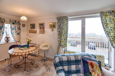 2 bedroom flat for sale, Carew Road, Eastbourne BN21