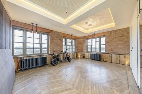 4 bedroom flat to rent, Belmont Street, London NW1