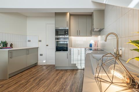 1 bedroom apartment to rent, Flat 3 - 187 Kirkstall Lane, Kirkstall, Headingley, Leeds, LS6 3EJ