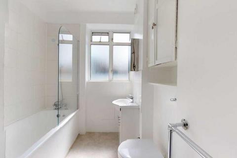 Studio to rent, Euston Road, London, NW1
