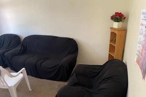4 bedroom terraced house to rent, Corban Road, 5