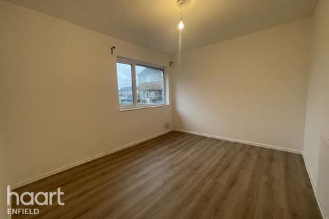 2 bedroom apartment to rent, Eagle Close, ENFIELD