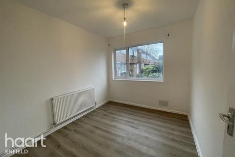 2 bedroom apartment to rent, Eagle Close, ENFIELD