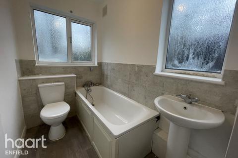 2 bedroom apartment to rent, Eagle Close, ENFIELD