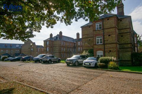 2 bedroom flat for sale, Pennington Drive, London N21