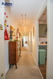 2 bedroom flat for sale, Pennington Drive, London N21