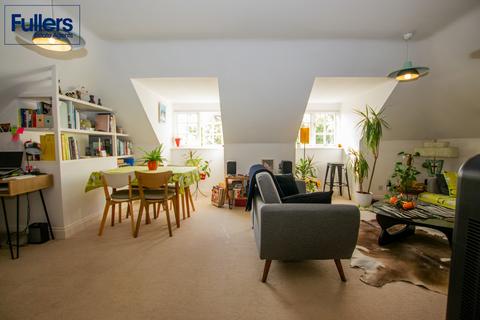 2 bedroom flat for sale, Pennington Drive, London N21