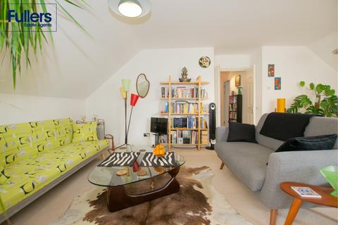 2 bedroom flat for sale, Pennington Drive, London N21