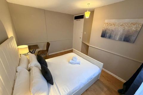 3 bedroom terraced house to rent, Baxter Road, London