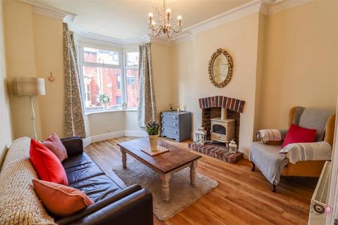 4 bedroom terraced house to rent, Hunter House Road, S11