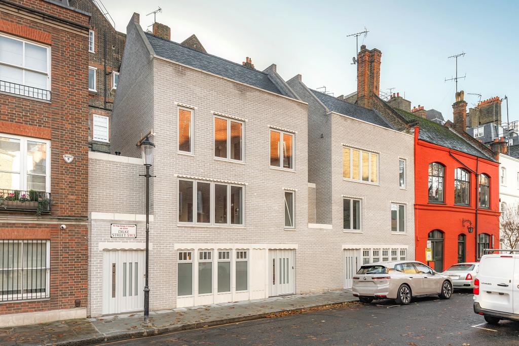 Dilke Street