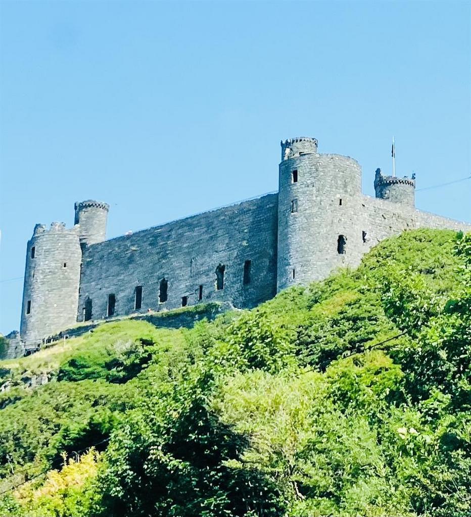 Harlech Castle.jpg