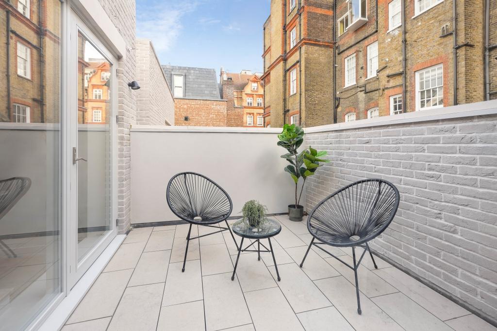 Dilke Street