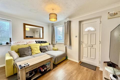 undefined, Mallard Close, Swindon