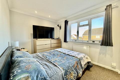 undefined, Mallard Close, Swindon