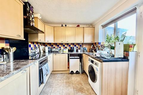 undefined, Mallard Close, Swindon