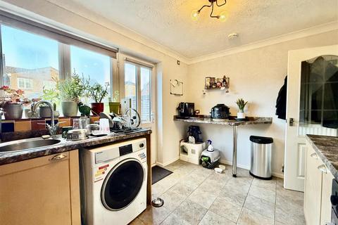 undefined, Mallard Close, Swindon
