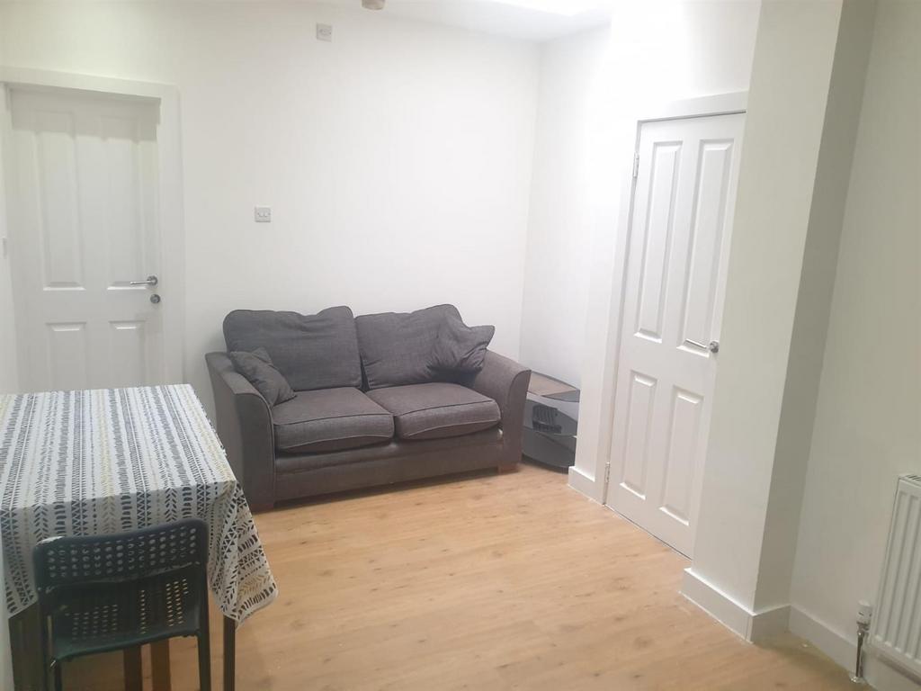 Living room 2.jpg