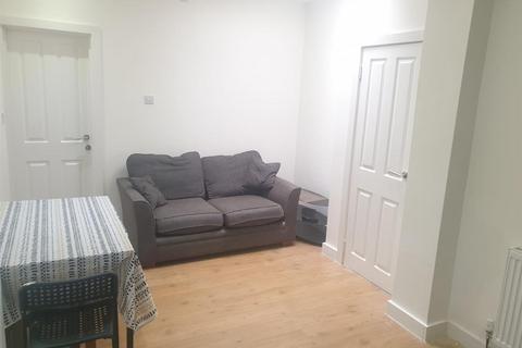 1 bedroom flat to rent, Victoria Road, Ruislip