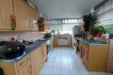 3 bedroom terraced house to rent, Ilford, Essex, IG2