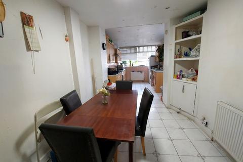 3 bedroom terraced house to rent, Ilford, Essex, IG2