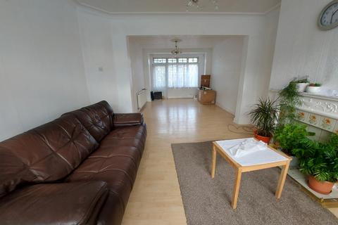 3 bedroom terraced house to rent, Ilford, Essex, IG2