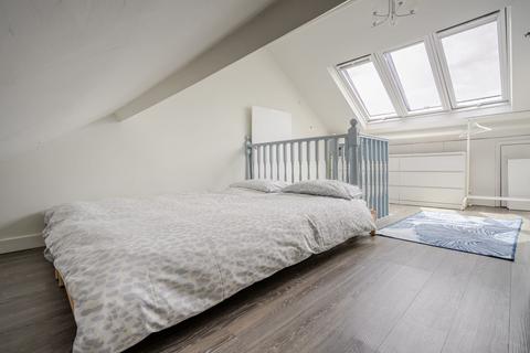 2 bedroom house to rent, Priory Road, Ascot