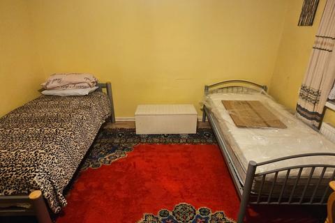 undefined, Clements Court, Green Lane, HOUNSLOW, Greater London, TW4