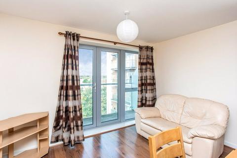 2 bedroom flat for sale, Wilmington Close, Watford WD18