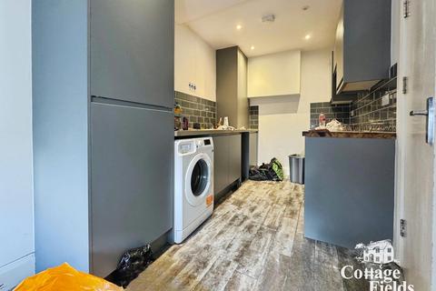 3 bedroom semi-detached house to rent, Baxter Road, London, N18