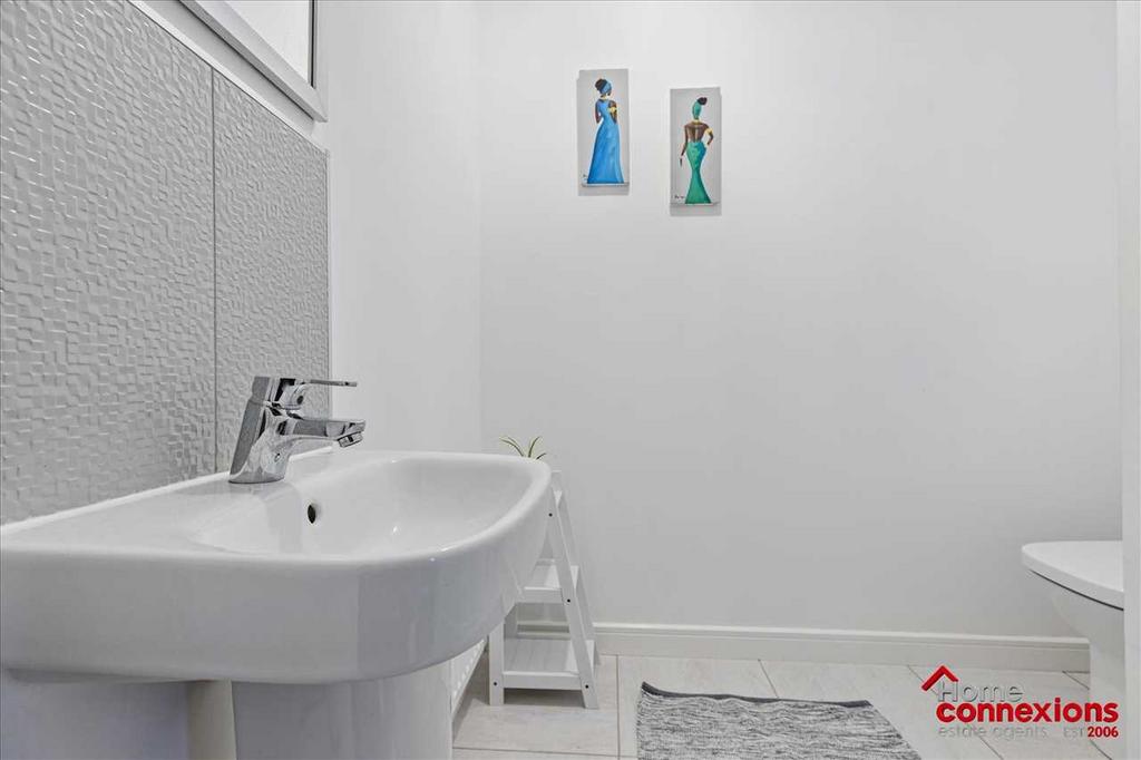 Lower Level WC (1)