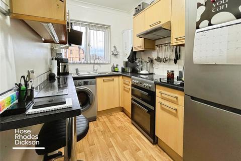 2 bedroom apartment for sale, Sandown Road, Lake