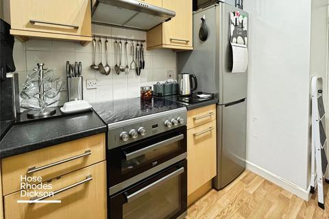 2 bedroom apartment for sale, Sandown Road, Lake