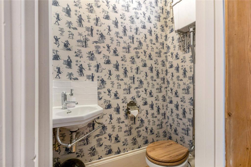 Cloack Room