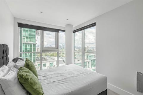 2 bedroom flat for sale, St. George Wharf, London SW8
