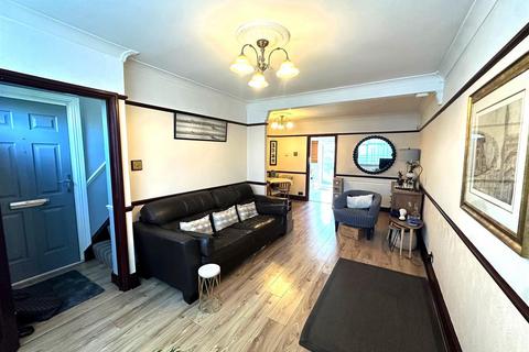 2 bedroom end of terrace house for sale, Uxbridge Road, Feltham