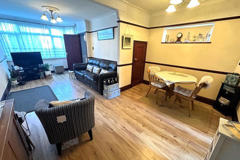 2 bedroom end of terrace house for sale, Uxbridge Road, Feltham