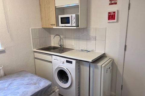 undefined, Yiewsley High Street, Yiewsley UB7
