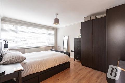 3 bedroom semi-detached house for sale, Berkeley Drive, Hornchurch, RM11