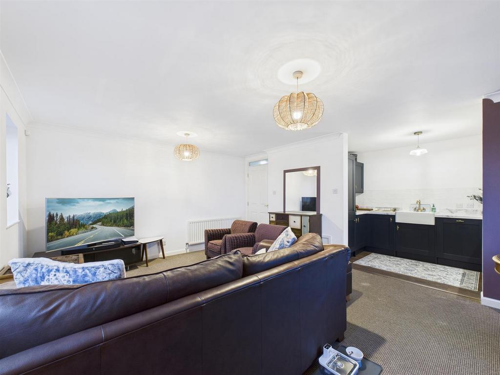 Lounge 3.jpg