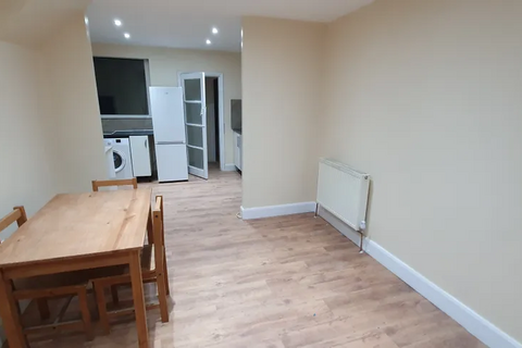 undefined, Saxon Avenue, Feltham TW13
