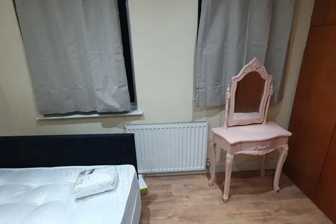 undefined, Saxon Avenue, Feltham TW13