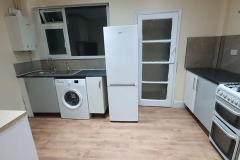 undefined, Saxon Avenue, Feltham TW13